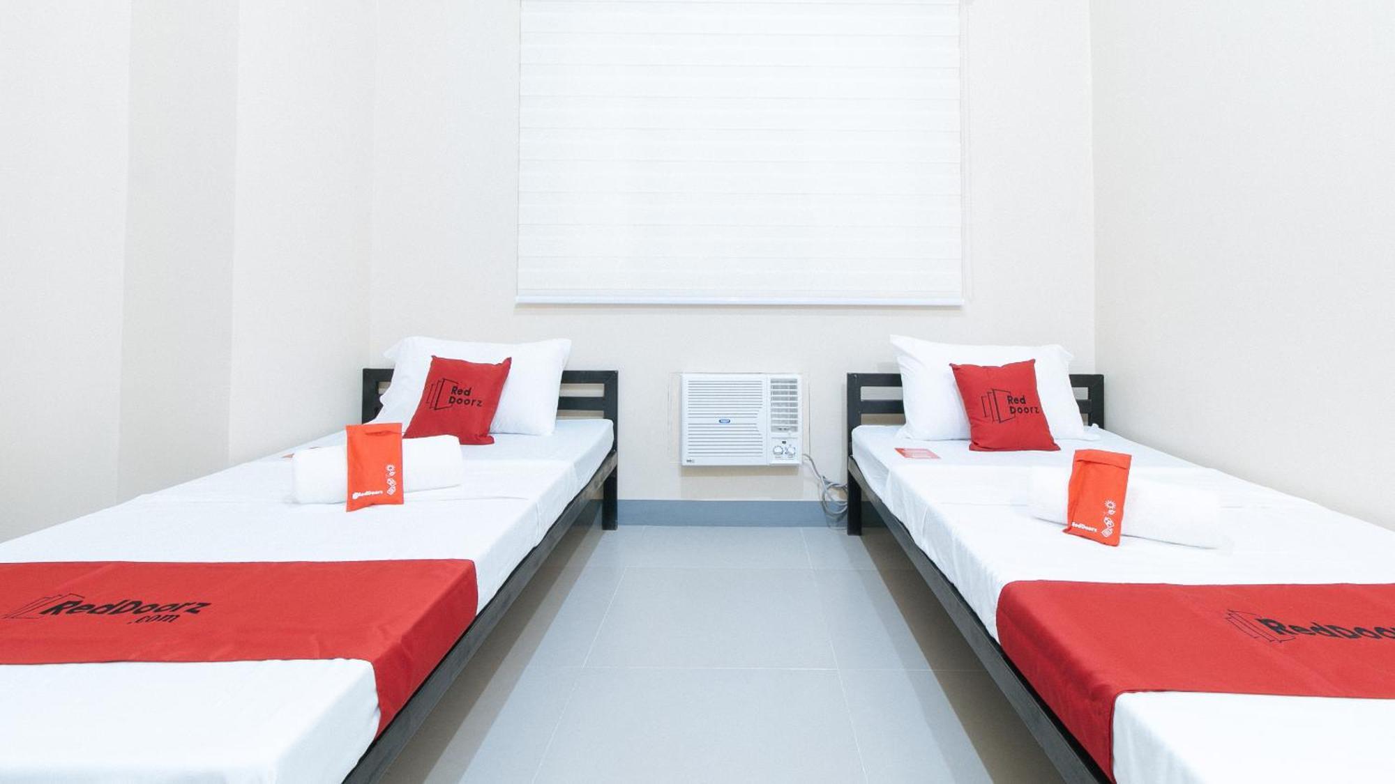 Reddoorz Plus @ Torre De Manuel Residences 1 Quezon City Bagian luar foto