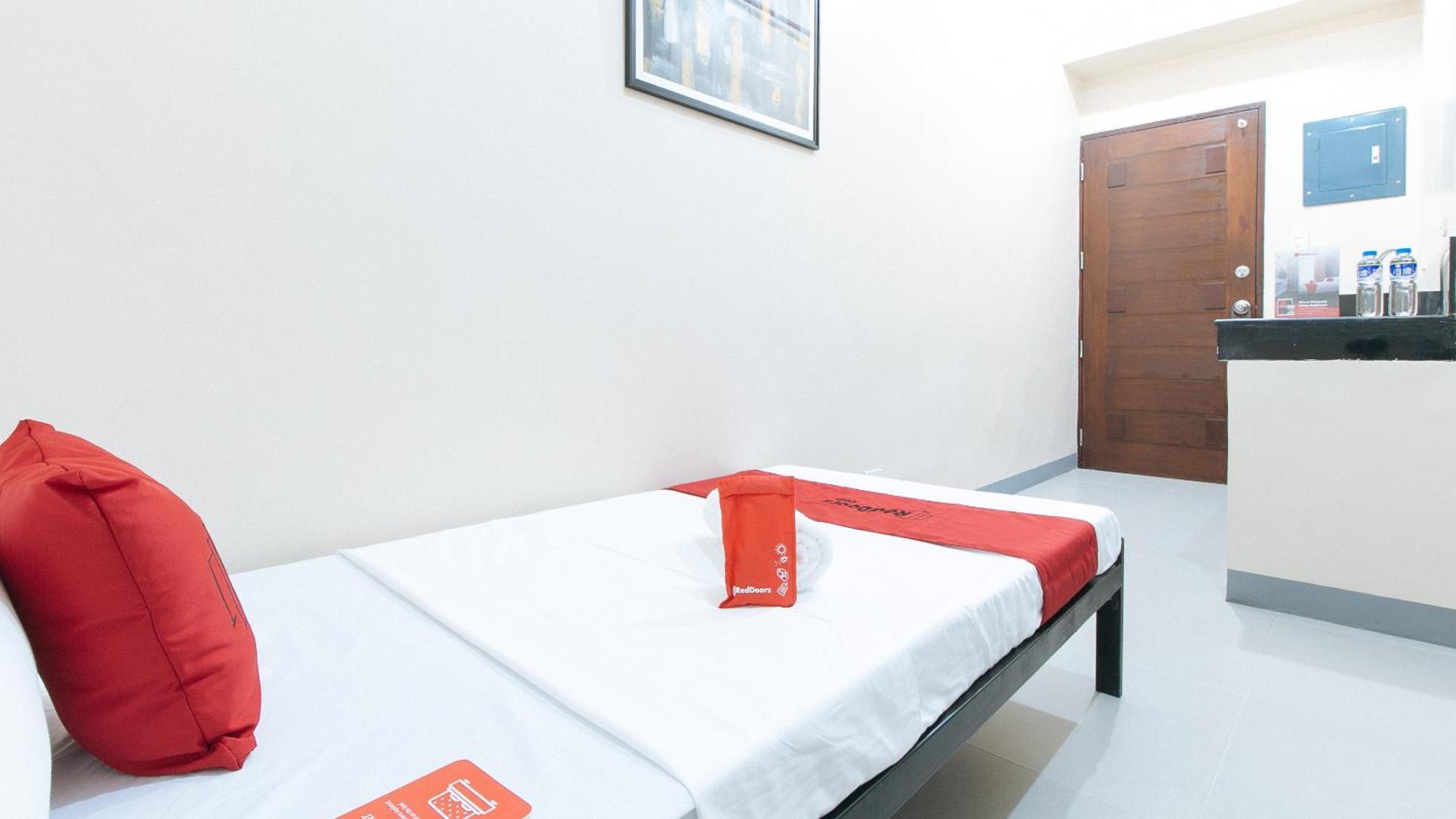 Reddoorz Plus @ Torre De Manuel Residences 1 Quezon City Bagian luar foto