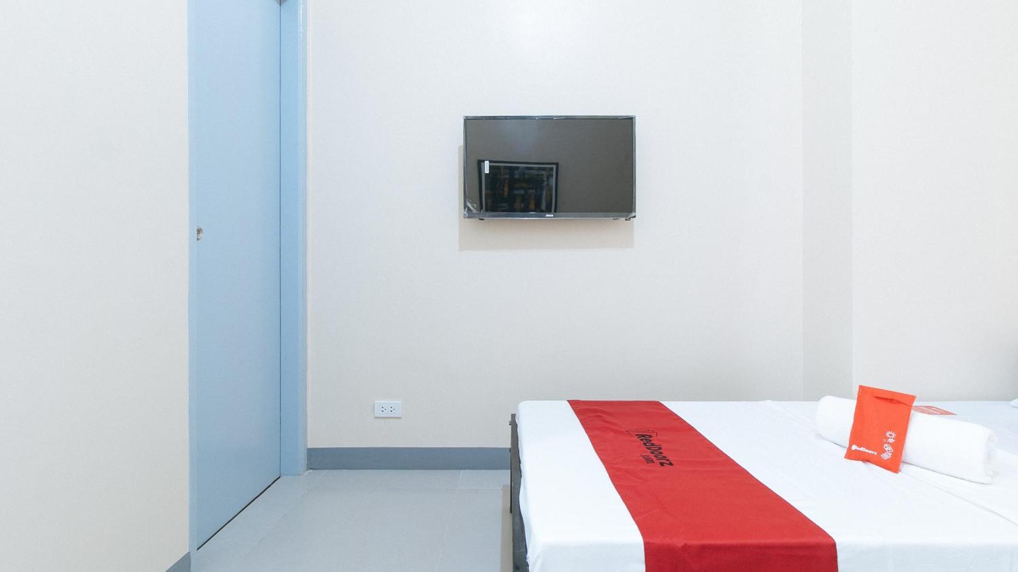 Reddoorz Plus @ Torre De Manuel Residences 1 Quezon City Bagian luar foto