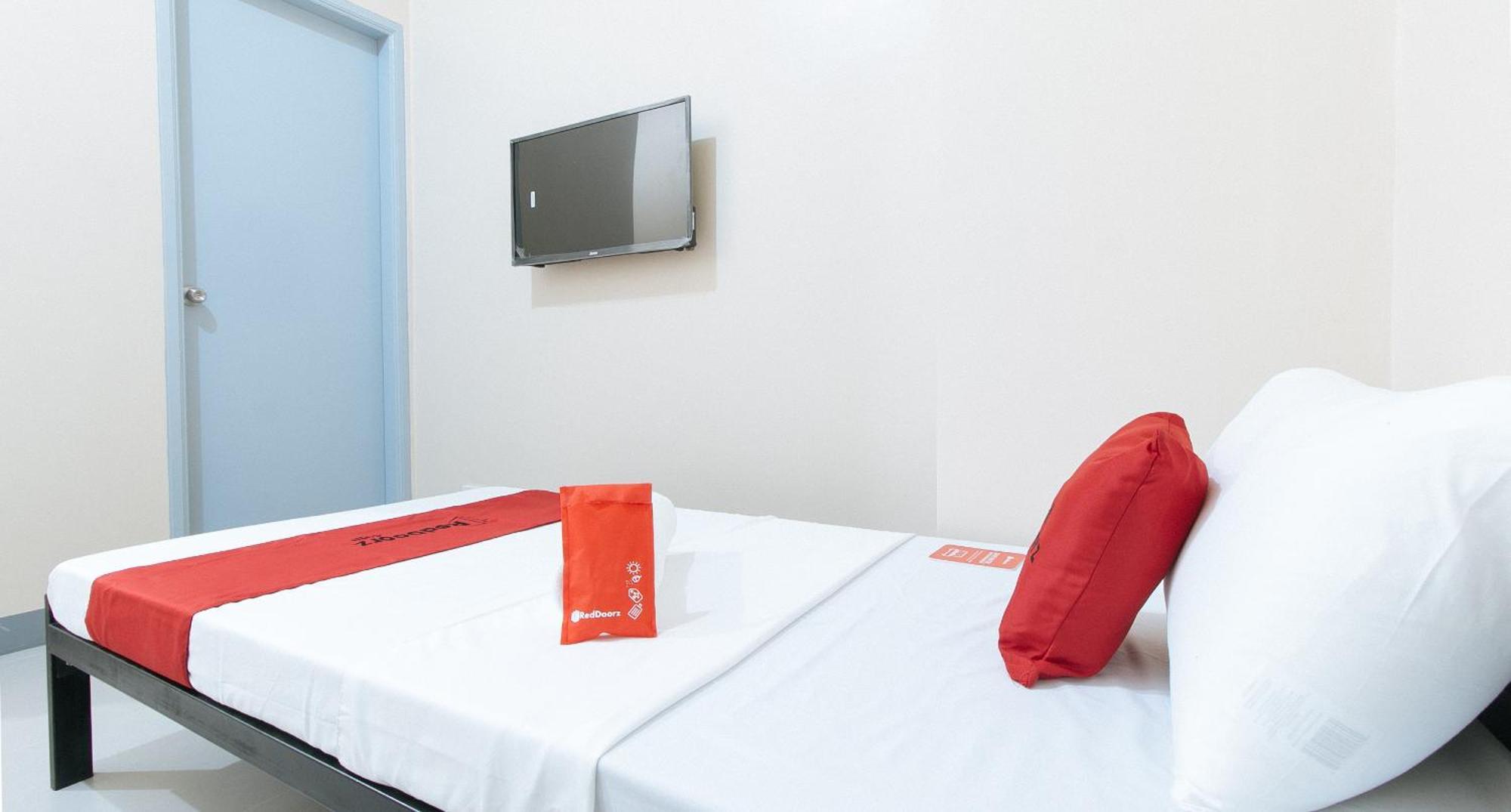 Reddoorz Plus @ Torre De Manuel Residences 1 Quezon City Bagian luar foto
