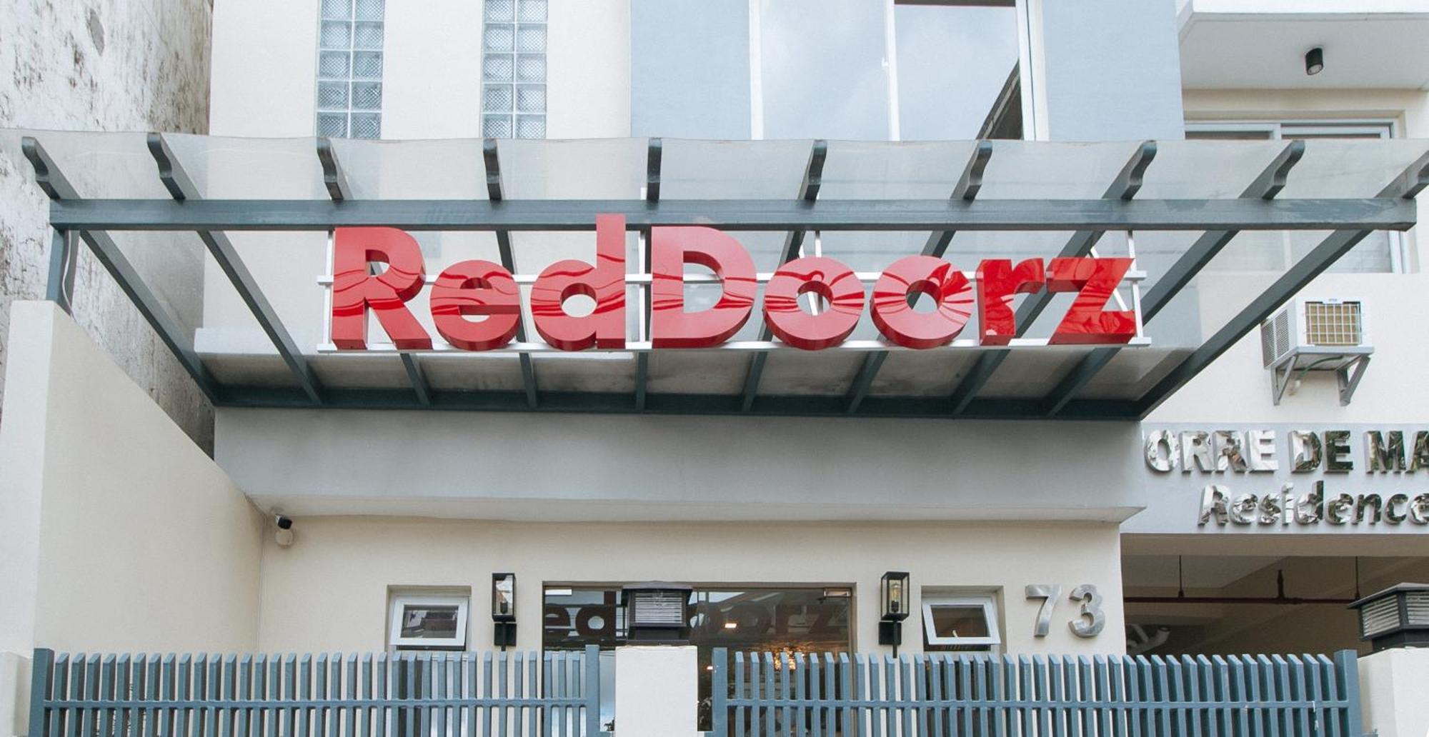 Reddoorz Plus @ Torre De Manuel Residences 1 Quezon City Bagian luar foto